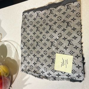 Louis Vuitton scarf